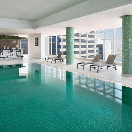 Element By Westin West Bay Doha Hotel Kültér fotó The swimming pool at the hotel