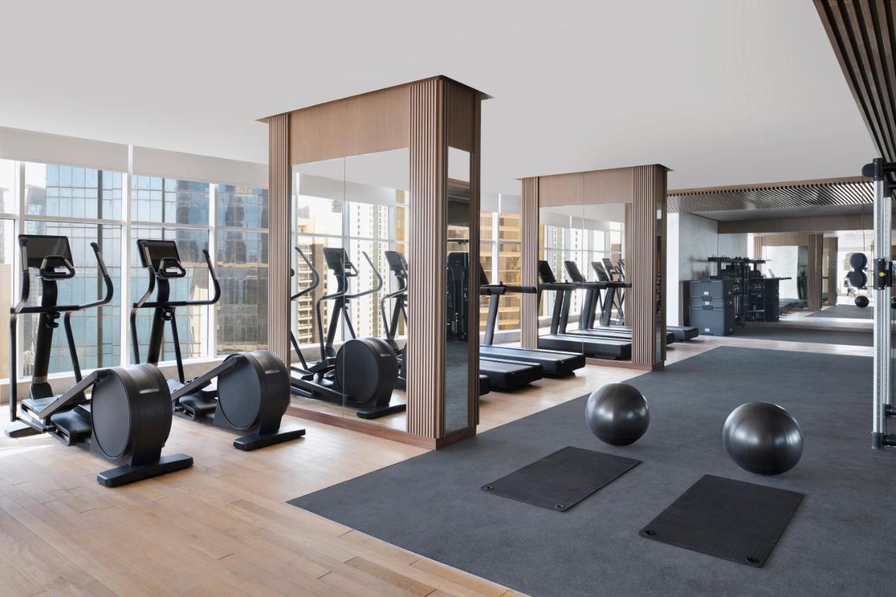 Element By Westin West Bay Doha Hotel Kültér fotó The gym at The Hari