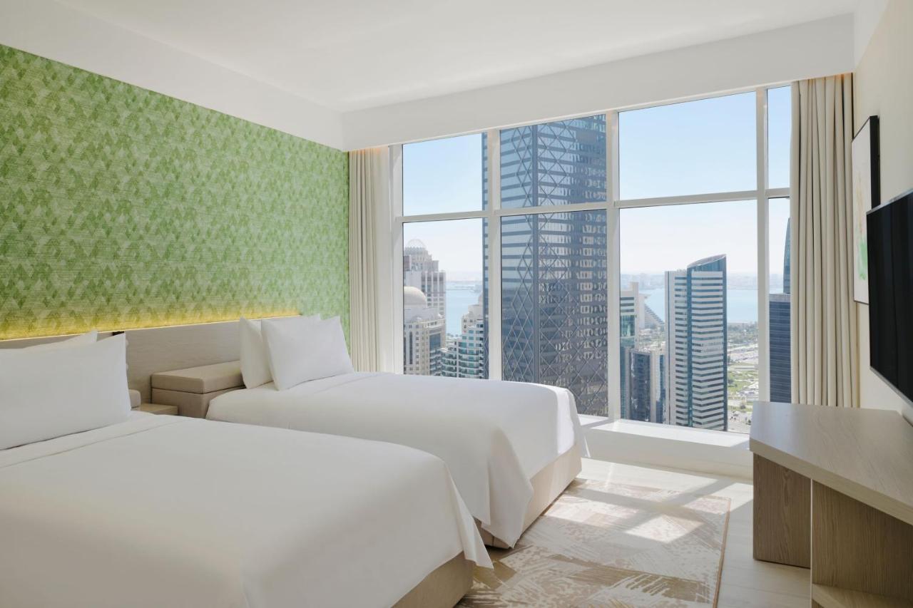 Element By Westin West Bay Doha Hotel Kültér fotó A guest room at the hotel