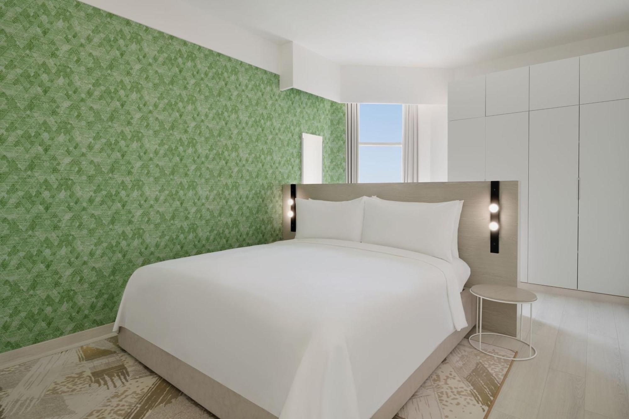 Element By Westin West Bay Doha Hotel Kültér fotó A bedroom